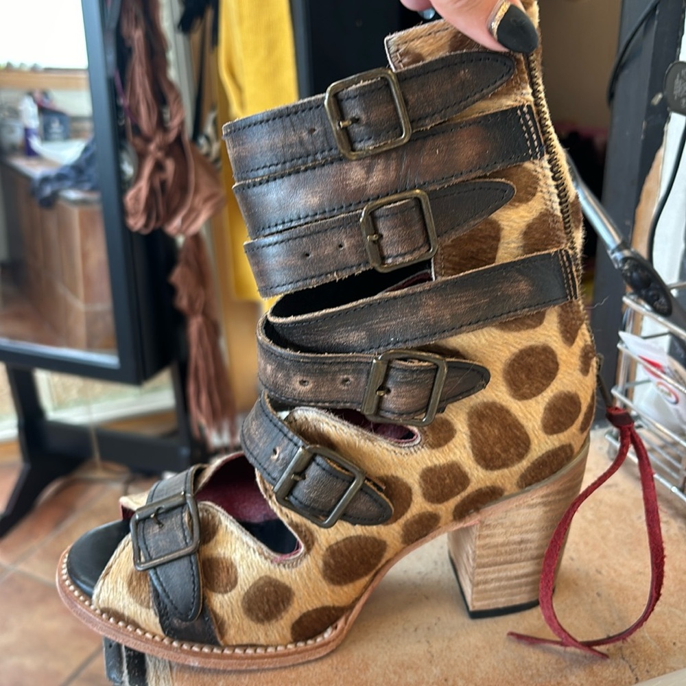 Freebird sandals leopard